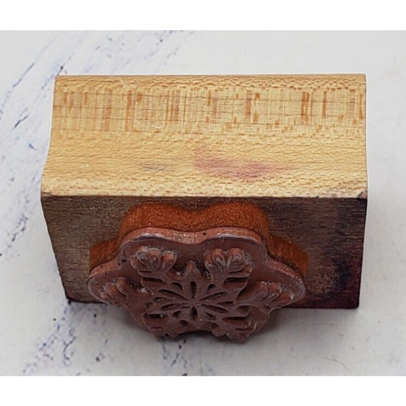 Classic Design Small Holiday Winter Snowflake Wood Mounted Rubber Stamp - Picture 2 of 7